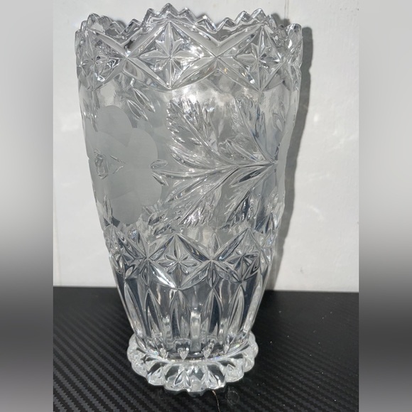 Crystal Class Floral Vase - Picture 1 of 6